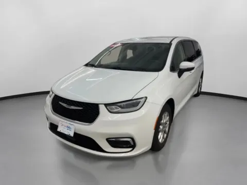 More photos of 2023 Chrysler Pacifica Touring L Van 4D at DriveMax (Auto Center Sales and Service), MA