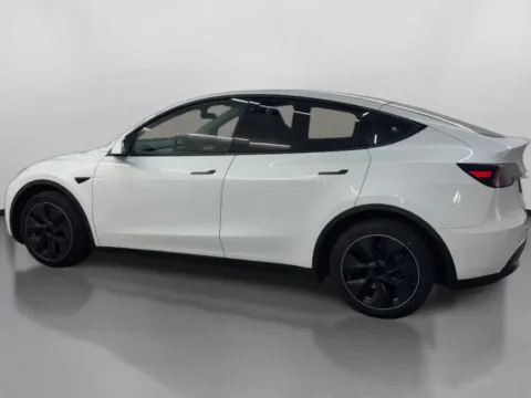 More photos of 2022 Tesla Model Y Long Range Sport Utility 4D at DriveMax (Auto Center Sales and Service), MA