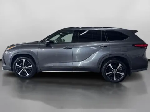 More photos of 2021 Toyota Highlander XSE Sport Utility 4D at DriveMax (Auto Center Sales and Service), MA