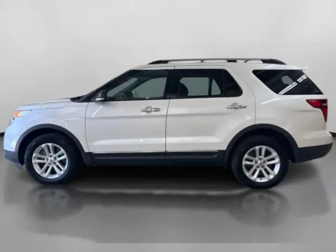More photos of 2014 Ford Explorer XLT Sport Utility 4D at DriveMax (Auto Center Sales and Service), MA