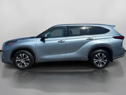 More photos of 2021 Toyota Highlander XLE Sport Utility 4D at DriveMax (Auto Center Sales and Service), MA