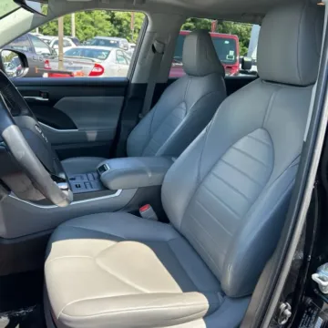Another view of 2020 Toyota Highlander XLE Sport Utility 4D for sale in West Bridgewater, MA at DriveMax (Auto Center Sales and Service)