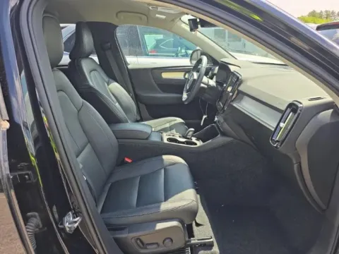 More photos of 2021 Volvo XC40 T5 Momentum Sport Utility 4D at DriveMax (Auto Center Sales and Service), MA