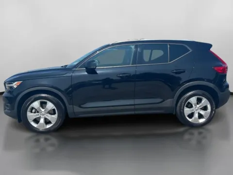 More photos of 2021 Volvo XC40 T5 Momentum Sport Utility 4D at DriveMax (Auto Center Sales and Service), MA