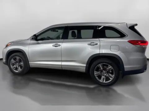 More photos of 2017 Toyota Highlander Limited Sport Utility 4D at DriveMax (Auto Center Sales and Service), MA