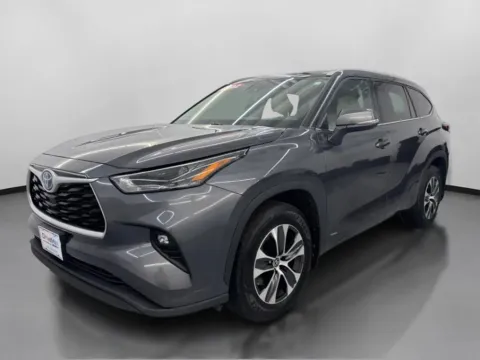More photos of 2022 Toyota Highlander Hybrid XLE Sport Utility 4D at DriveMax (Auto Center Sales and Service), MA