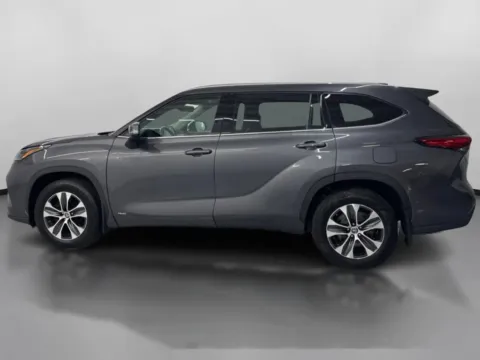 More photos of 2022 Toyota Highlander Hybrid XLE Sport Utility 4D at DriveMax (Auto Center Sales and Service), MA