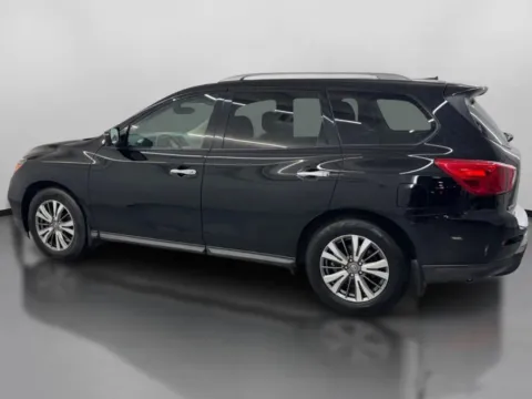 More photos of 2018 Nissan Pathfinder SL Sport Utility 4D at DriveMax (Auto Center Sales and Service), MA