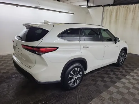 Photos of 2020 Toyota Highlander Hybrid XLE Sport Utility 4D for sale in West Bridgewater, MA at DriveMax (Auto Center Sales and Service)