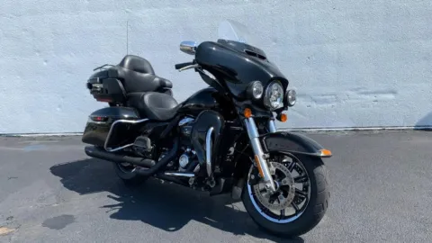 More photos of 2017 Harley-Davidson FLHTK Ultra Limited at DriveMax (Auto Center Sales and Service), MA