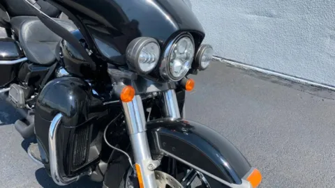 More photos of 2017 Harley-Davidson FLHTK Ultra Limited at DriveMax (Auto Center Sales and Service), MA