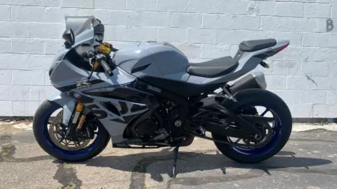 More photos of 2022 Suzuki GSX-R1000R at DriveMax (Auto Center Sales and Service), MA