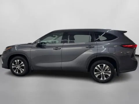 More photos of 2021 Toyota Highlander XLE Sport Utility 4D at DriveMax (Auto Center Sales and Service), MA