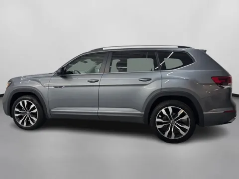 More photos of 2021 Volkswagen Atlas SEL R-Line 4Motion Sport Utility 4D at DriveMax (Auto Center Sales and Service), MA