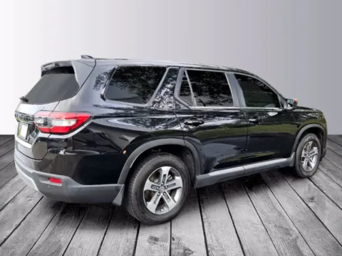 More photos of 2025 Honda Pilot EX-L at Southern Motors Honda, GA