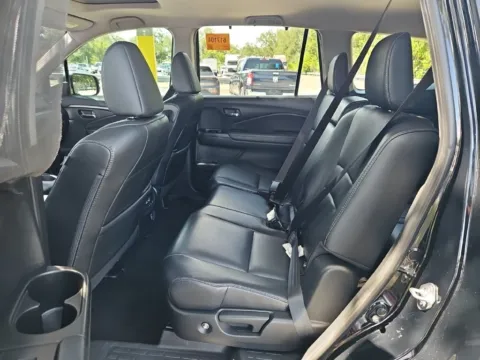More photos of 2021 Honda Pilot EX-L at Clement Supercenter Ohio, OH