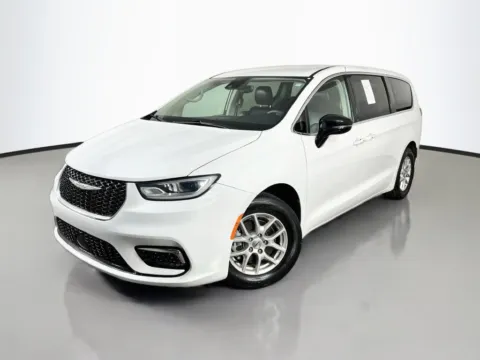 White 2024 Chrysler Pacifica Touring L for sale in Mansfield, OH