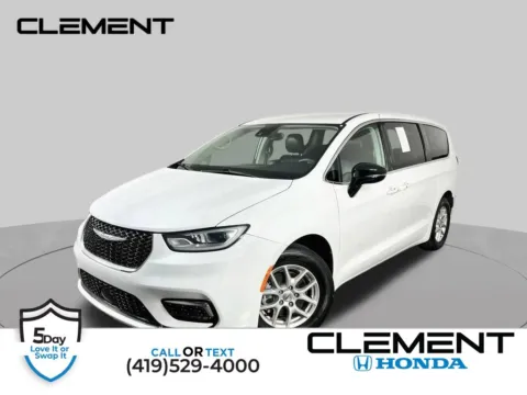 White 2024 Chrysler Pacifica Touring L for sale in Mansfield, OH