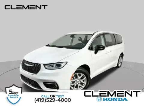 White 2024 Chrysler Pacifica Touring L for sale in Mansfield, OH