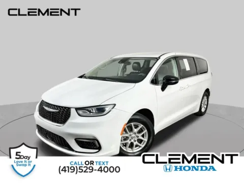 White 2024 Chrysler Pacifica Touring L for sale in Mansfield, OH