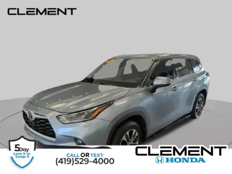 Gray 2021 Toyota Highlander XLE for sale in Mansfield, OH