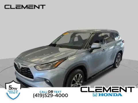 Gray 2021 Toyota Highlander XLE for sale in Mansfield, OH