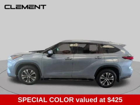 More photos of 2021 Toyota Highlander XLE at Clement Supercenter Ohio, OH