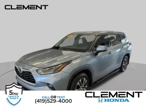 Gray 2021 Toyota Highlander XLE for sale in Mansfield, OH