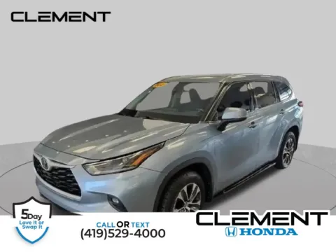 Gray 2021 Toyota Highlander XLE for sale in Mansfield, OH