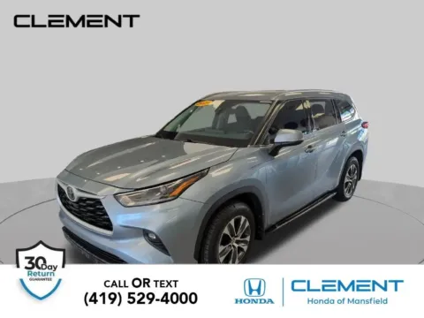 Gray 2021 Toyota Highlander XLE for sale in Mansfield, OH