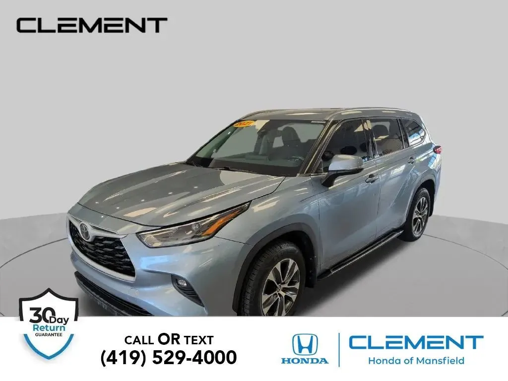 Gray 2021 Toyota Highlander XLE for sale in Mansfield, OH