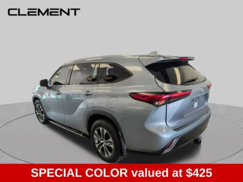 More photos of 2021 Toyota Highlander XLE at Clement Supercenter Ohio, OH