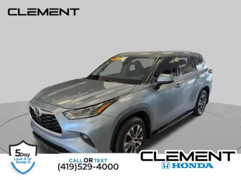Gray 2021 Toyota Highlander XLE for sale in Mansfield, OH