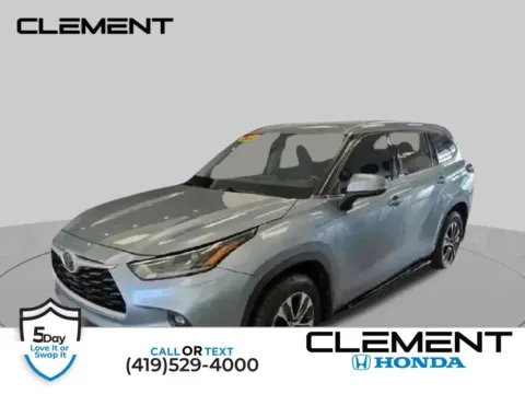 Gray 2021 Toyota Highlander XLE for sale in Mansfield, OH