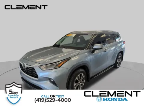 Gray 2021 Toyota Highlander XLE for sale in Mansfield, OH