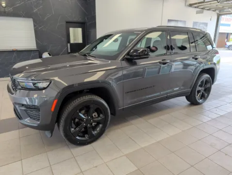 Gray 2023 Jeep Grand Cherokee Altitude X for sale in Mansfield, OH