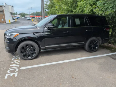 More photos of 2023 Lincoln Navigator Reserve at Clement Supercenter Ohio, OH