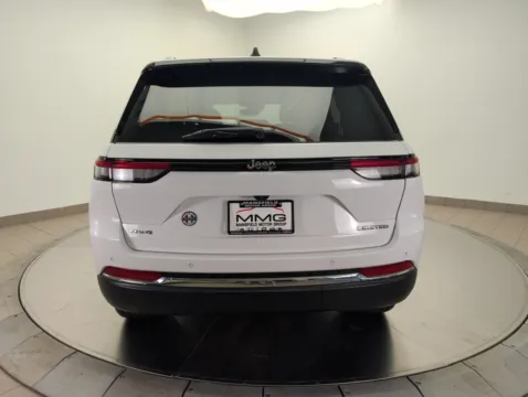 More photos of 2023 Jeep Grand Cherokee Limited at Clement Supercenter Ohio, OH