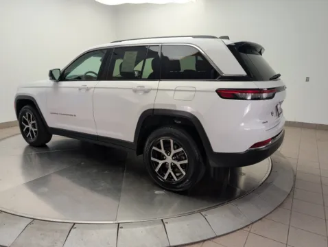 Another view of 2023 Jeep Grand Cherokee Limited for sale in Mansfield, OH at Clement Supercenter Ohio