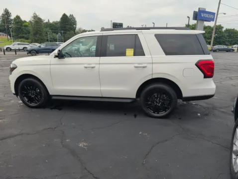 More photos of 2022 Ford Expedition XLT at Clement Supercenter Ohio, OH