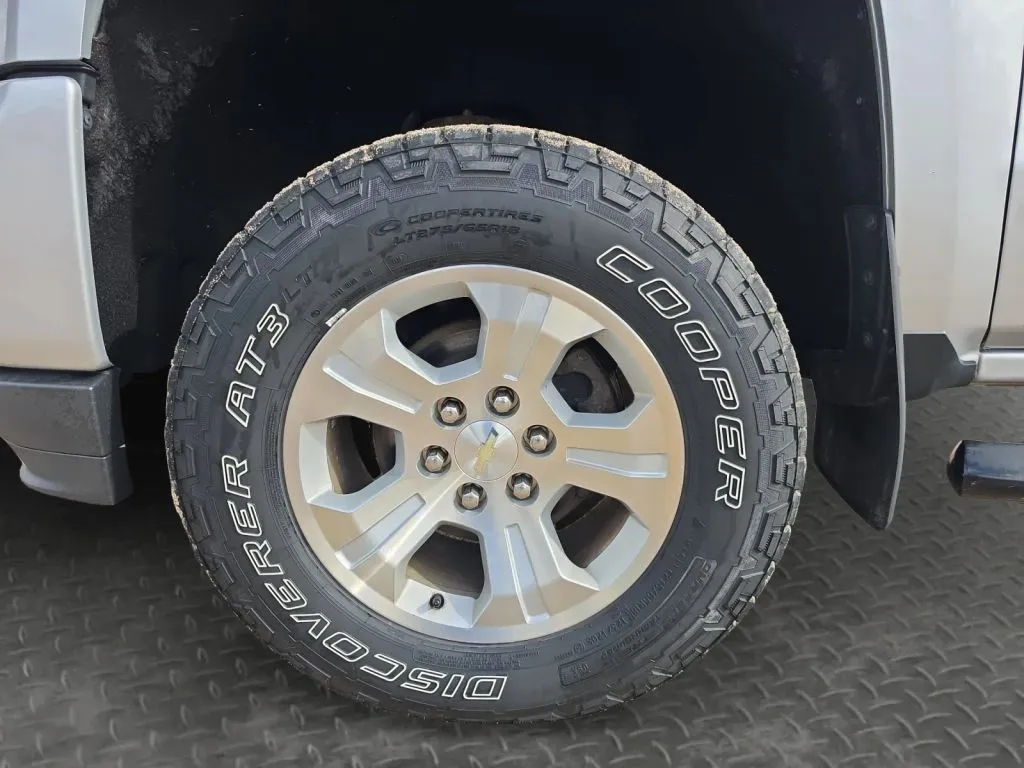Chevrolet Silverado photo 9
