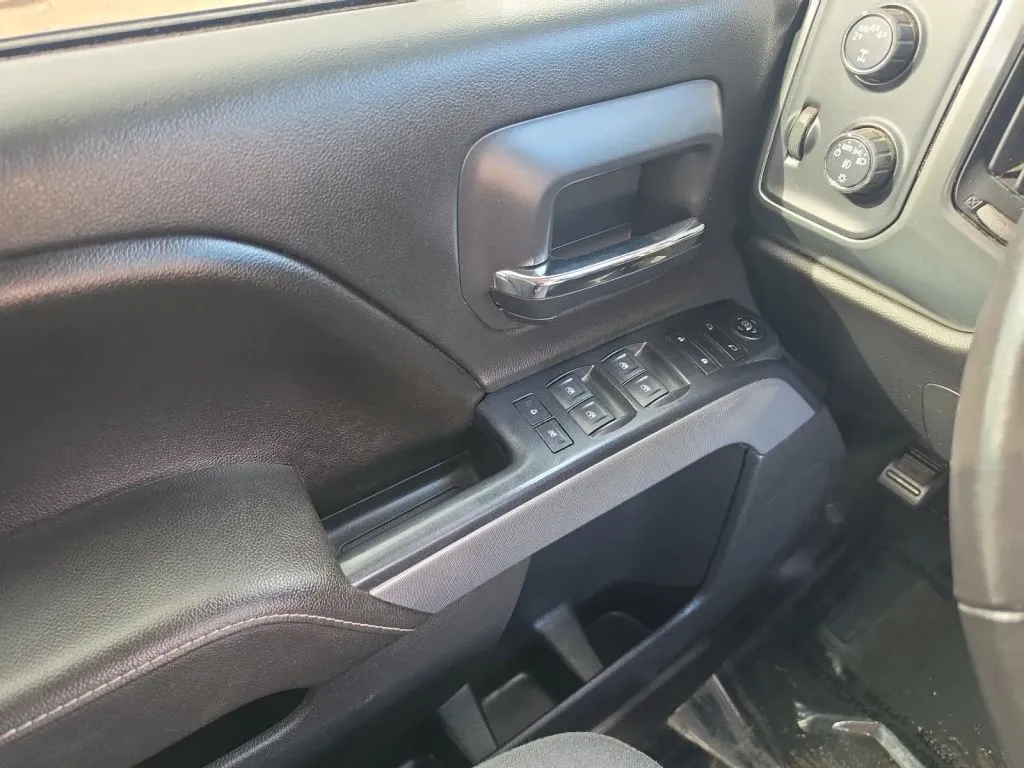 Chevrolet Silverado photo 17