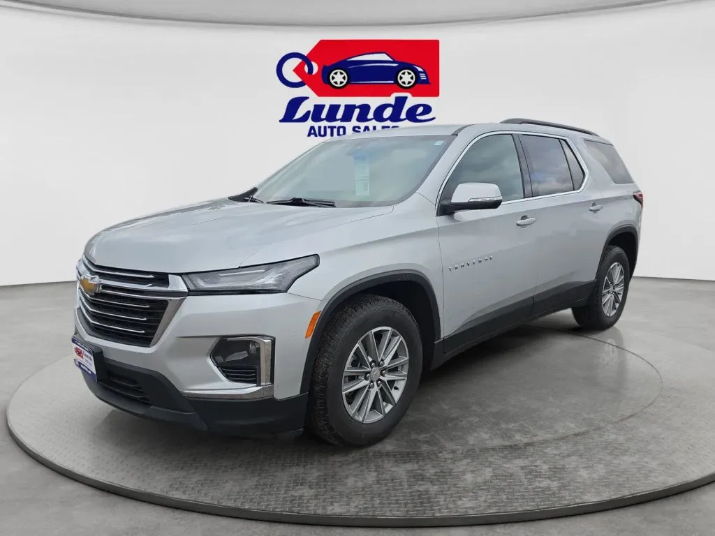 Silver 2022 Chevrolet Traverse LT Sport Utility 4D for sale in Princeton, MN