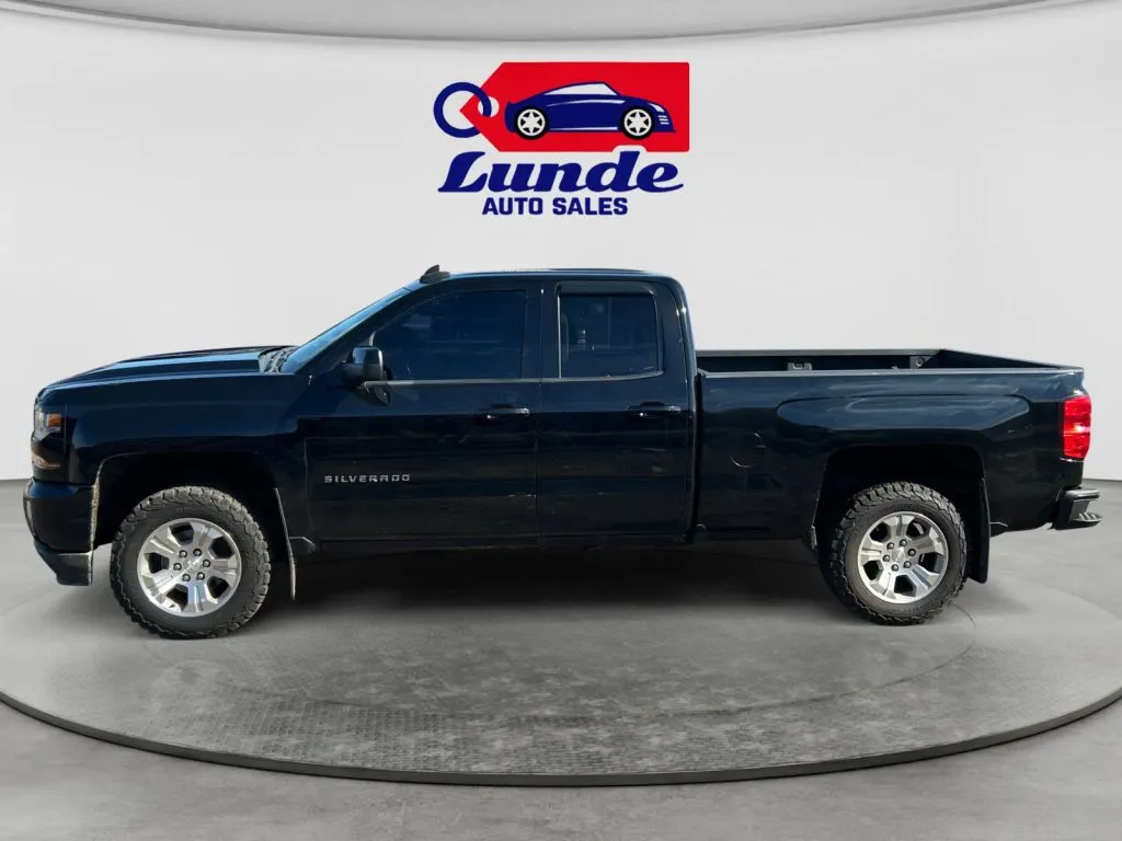 Chevrolet Silverado photo 2