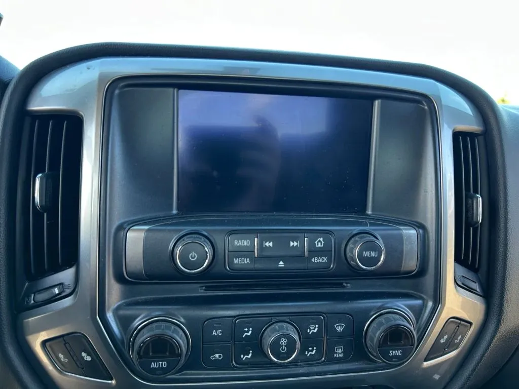 Chevrolet Silverado photo 21
