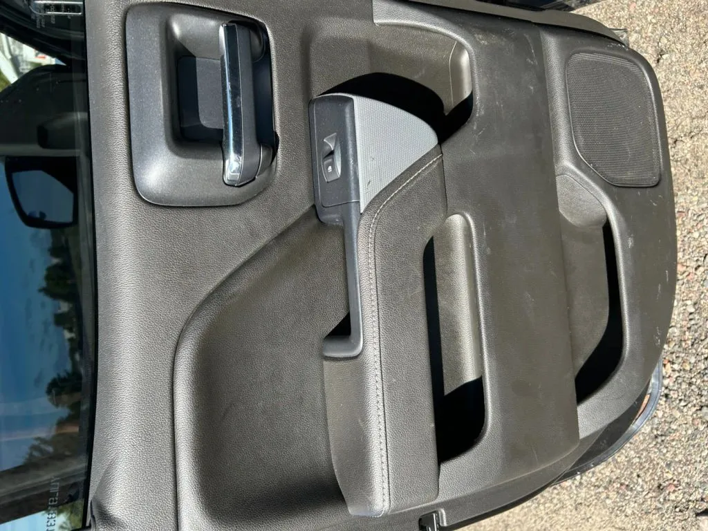 Chevrolet Silverado photo 25