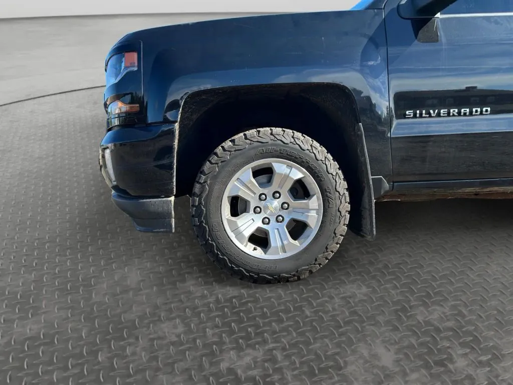 Chevrolet Silverado photo 9