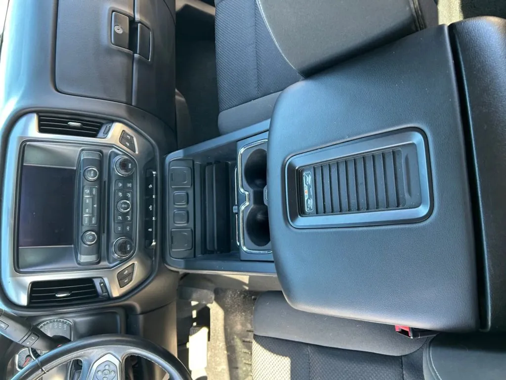 Chevrolet Silverado photo 22