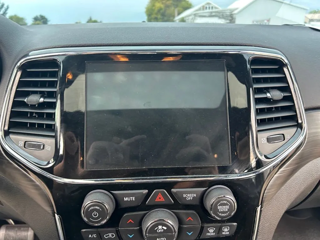Jeep Grand Cherokee photo 21