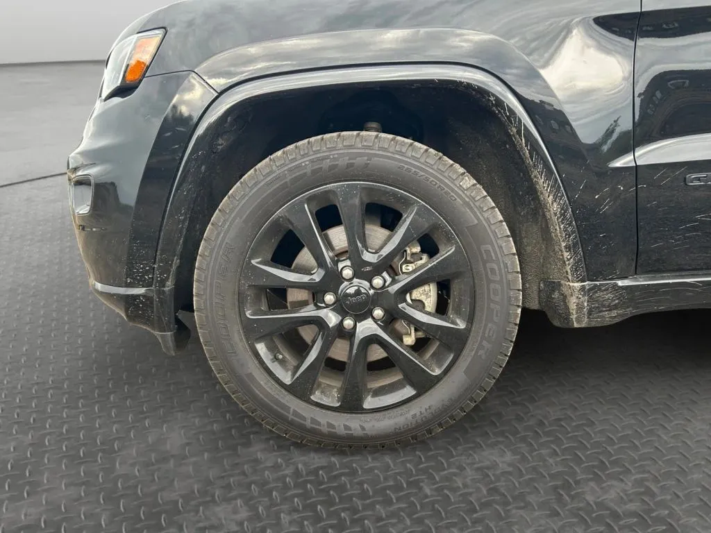 Jeep Grand Cherokee photo 9